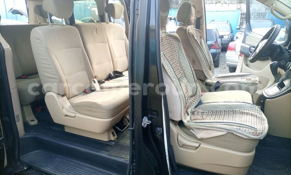 Sayi Na hannu Hyundai H200 Black Babbar mota in Douala a Ƙasar Kamaru Sayi Na hannu Hyundai H200 Black Babbar mota in Douala a Ƙasar Kamaru