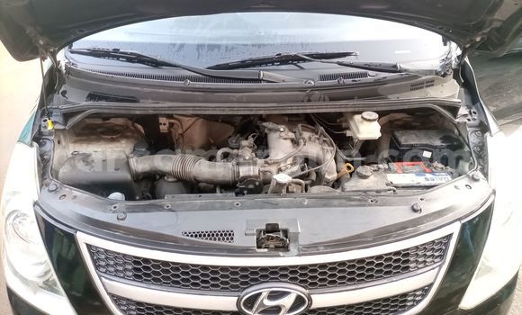 Sayi Na hannu Hyundai H200 Black Babbar mota in Douala a Ƙasar Kamaru Sayi Na hannu Hyundai H200 Black Babbar mota in Douala a Ƙasar Kamaru