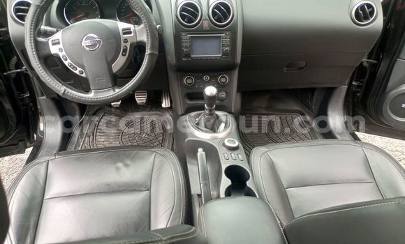 Sayi Na hannu Nissan Qashqai+2 Black Mota in Douala a Ƙasar Kamaru Sayi Na hannu Nissan Qashqai+2 Black Mota in Douala a Ƙasar Kamaru