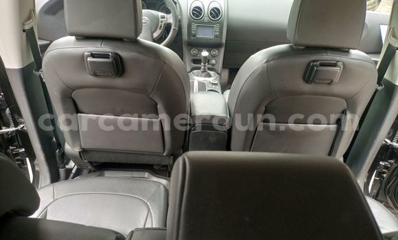 Sayi Na hannu Nissan Qashqai+2 Black Mota in Douala a Ƙasar Kamaru Sayi Na hannu Nissan Qashqai+2 Black Mota in Douala a Ƙasar Kamaru