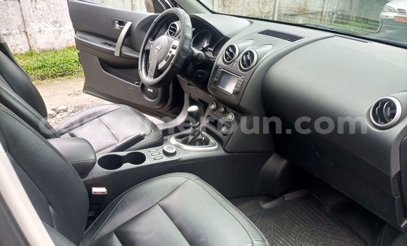 Sayi Na hannu Nissan Qashqai+2 Black Mota in Douala a Ƙasar Kamaru Sayi Na hannu Nissan Qashqai+2 Black Mota in Douala a Ƙasar Kamaru