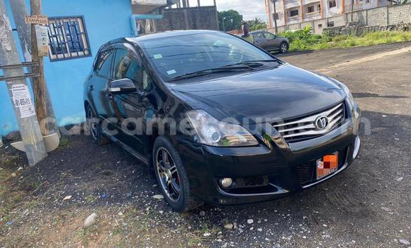Sayi Na hannu Toyota Blade Black Mota in Douala a Ƙasar Kamaru