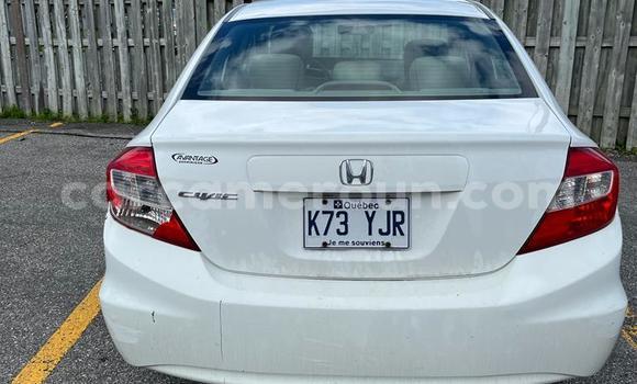 Sayi Imported Honda Civic White Mota in Douala a Ƙasar Kamaru