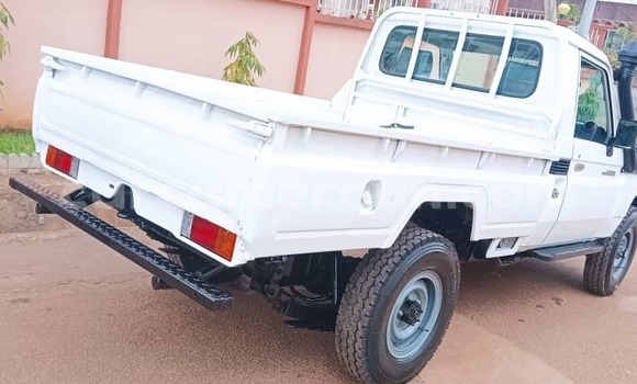 Buy Used Toyota Land Cruiser White Car in Yaounde in Central Cameroon Buy Used Toyota Land Cruiser White Car in Yaounde in Central Cameroon