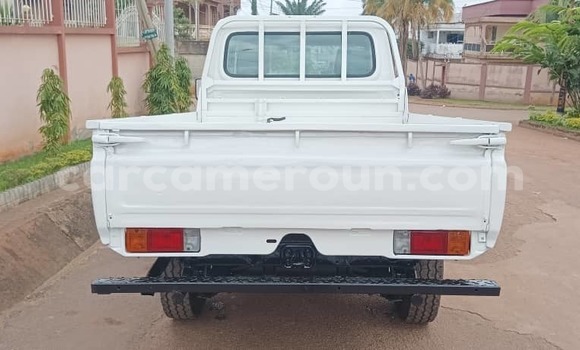 Buy Used Toyota Land Cruiser White Car in Yaounde in Central Cameroon Buy Used Toyota Land Cruiser White Car in Yaounde in Central Cameroon