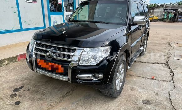 Sayi Na hannu Mitsubishi Pajero Black Mota in Douala a Ƙasar Kamaru