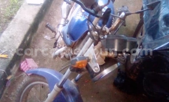 Sayi Na hannu Yamaha YBR-125 Azurfa Motsi in Douala a Ƙasar Kamaru Sayi Na hannu Yamaha YBR-125 Azurfa Motsi in Douala a Ƙasar Kamaru