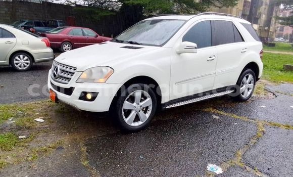 Buy Used Mercedes‒Benz 300CD White Car in Yaounde in Central Cameroon Buy Used Mercedes‒Benz 300CD White Car in Yaounde in Central Cameroon