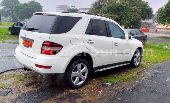 Buy Used Mercedes‒Benz 300CD White Car in Yaounde in Central Cameroon Buy Used Mercedes‒Benz 300CD White Car in Yaounde in Central Cameroon