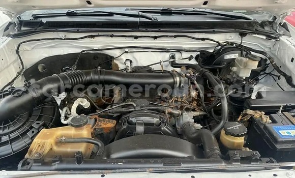 Acheter Occasion Voiture Toyota Hilux Blanc à Yaoundé, Central Cameroon Acheter Occasion Voiture Toyota Hilux Blanc à Yaoundé, Central Cameroon