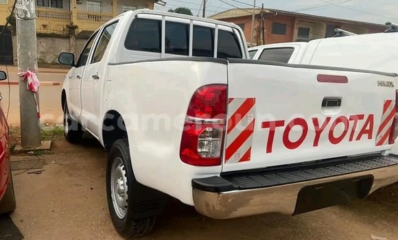 Acheter Occasion Voiture Toyota Hilux Blanc à Yaoundé, Central Cameroon Acheter Occasion Voiture Toyota Hilux Blanc à Yaoundé, Central Cameroon