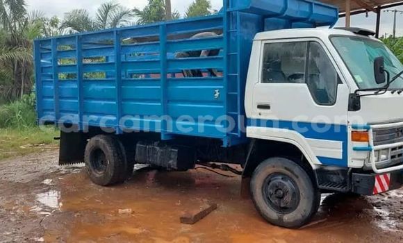 Acheter Occasion Voiture Toyota Dolphin Bleu à Yaoundé, Central Cameroon Acheter Occasion Voiture Toyota Dolphin Bleu à Yaoundé, Central Cameroon