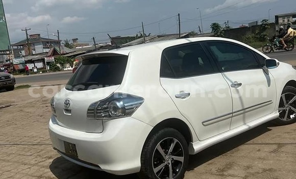 Acheter Occasion Voiture Toyota Blade Blanc à Yaoundé, Central Cameroon Acheter Occasion Voiture Toyota Blade Blanc à Yaoundé, Central Cameroon
