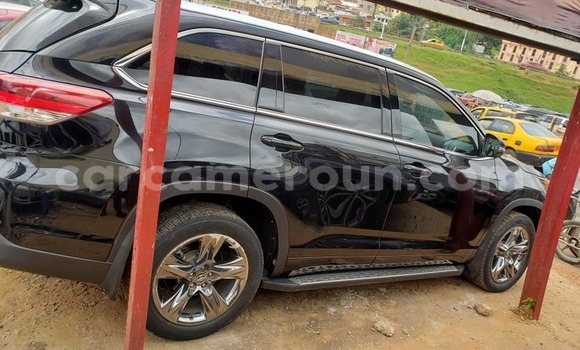 Acheter Occasion Voiture Toyota Highlander Noir à Yaoundé, Central Cameroon Acheter Occasion Voiture Toyota Highlander Noir à Yaoundé, Central Cameroon