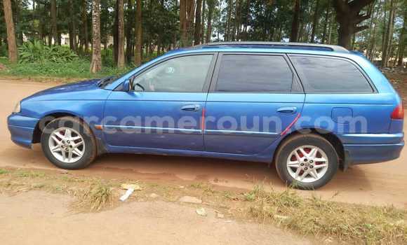 Sayi Na hannu Toyota Avensis Blue Mota in Yaounde a Babban Kamaru