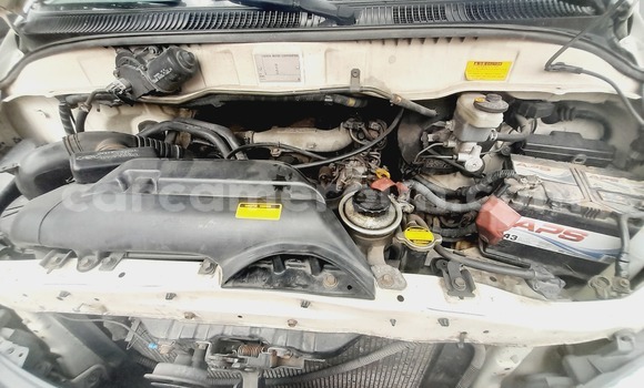 Sayi Na hannu Toyota Hiace White Mota in Douala a Ƙasar Kamaru Sayi Na hannu Toyota Hiace White Mota in Douala a Ƙasar Kamaru