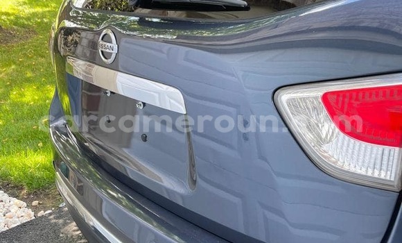 Sayi Imported Nissan Pathfinder Blue Mota in Douala a Ƙasar Kamaru Sayi Imported Nissan Pathfinder Blue Mota in Douala a Ƙasar Kamaru