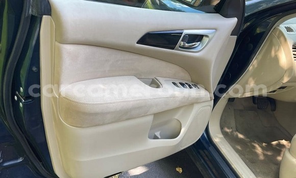 Sayi Imported Nissan Pathfinder Blue Mota in Douala a Ƙasar Kamaru Sayi Imported Nissan Pathfinder Blue Mota in Douala a Ƙasar Kamaru