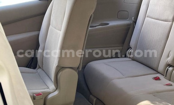 Sayi Imported Nissan Pathfinder Blue Mota in Douala a Ƙasar Kamaru Sayi Imported Nissan Pathfinder Blue Mota in Douala a Ƙasar Kamaru