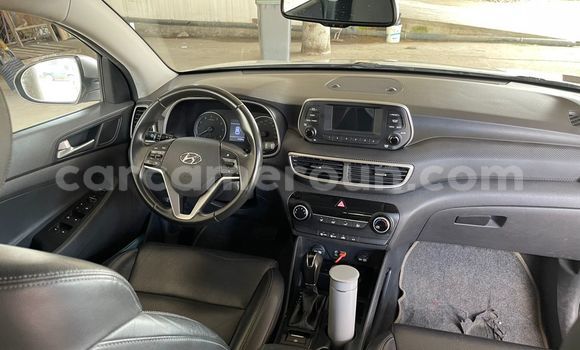 Sayi Na hannu Hyundai Tucson Azurfa Mota in Douala a Ƙasar Kamaru Sayi Na hannu Hyundai Tucson Azurfa Mota in Douala a Ƙasar Kamaru