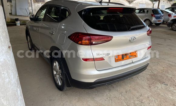 Sayi Na hannu Hyundai Tucson Azurfa Mota in Douala a Ƙasar Kamaru Sayi Na hannu Hyundai Tucson Azurfa Mota in Douala a Ƙasar Kamaru
