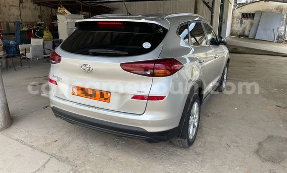 Sayi Na hannu Hyundai Tucson Azurfa Mota in Douala a Ƙasar Kamaru Sayi Na hannu Hyundai Tucson Azurfa Mota in Douala a Ƙasar Kamaru
