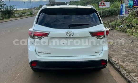 Sayi Na hannu Toyota Highlander White Mota in Yaounde a Babban Kamaru