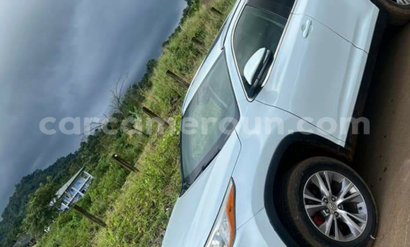 Sayi Na hannu Toyota Highlander White Mota in Yaounde a Babban Kamaru Sayi Na hannu Toyota Highlander White Mota in Yaounde a Babban Kamaru