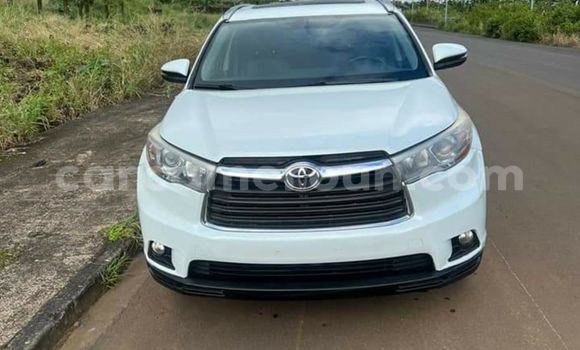 Sayi Na hannu Toyota Highlander White Mota in Yaounde a Babban Kamaru Sayi Na hannu Toyota Highlander White Mota in Yaounde a Babban Kamaru