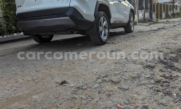Acheter Import Voiture Toyota RAV4 Blanc à Douala, Littoral Cameroon Acheter Import Voiture Toyota RAV4 Blanc à Douala, Littoral Cameroon