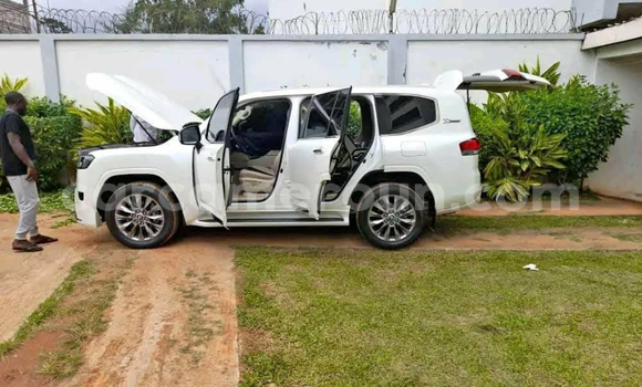 Sayi Na hannu Toyota Land Cruiser White Mota in Yaounde a Babban Kamaru