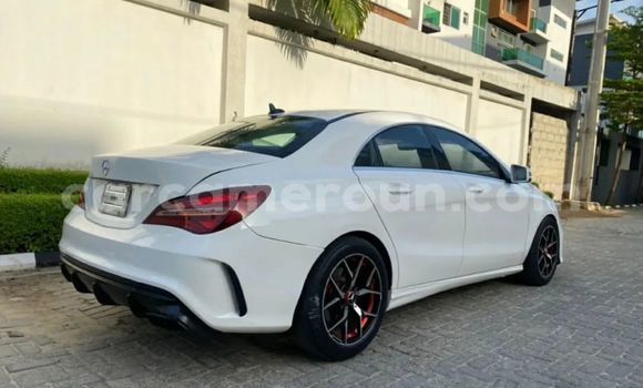 Buy Used Mercedes‒Benz GLA-klasse White Car in Yaounde in Central Cameroon