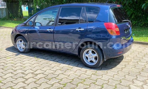 Sayi Na hannu Toyota Corolla Verso Blue Mota in Yaounde a Babban Kamaru