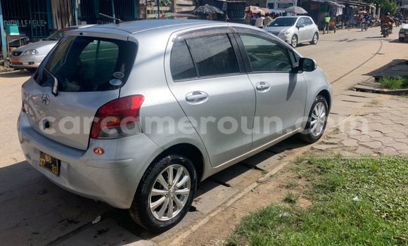 Sayi Na hannu Toyota Vitz Azurfa Mota in Douala a Ƙasar Kamaru Sayi Na hannu Toyota Vitz Azurfa Mota in Douala a Ƙasar Kamaru