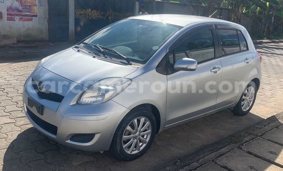 Sayi Na hannu Toyota Vitz Azurfa Mota in Douala a Ƙasar Kamaru Sayi Na hannu Toyota Vitz Azurfa Mota in Douala a Ƙasar Kamaru