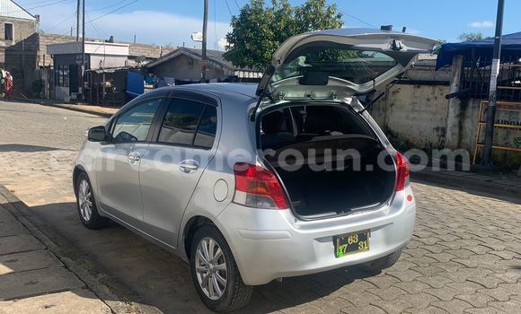 Sayi Na hannu Toyota Vitz Azurfa Mota in Douala a Ƙasar Kamaru Sayi Na hannu Toyota Vitz Azurfa Mota in Douala a Ƙasar Kamaru
