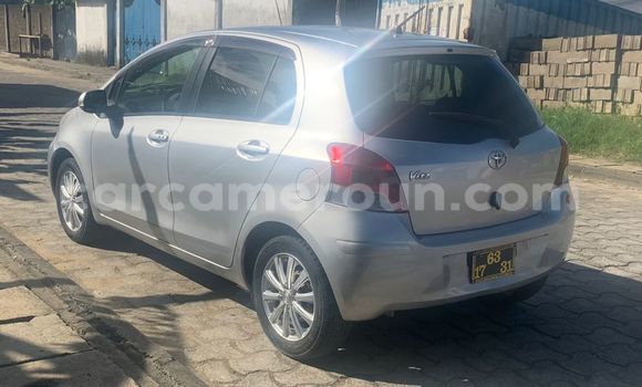 Sayi Na hannu Toyota Vitz Azurfa Mota in Douala a Ƙasar Kamaru Sayi Na hannu Toyota Vitz Azurfa Mota in Douala a Ƙasar Kamaru