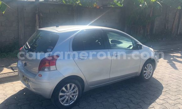 Sayi Na hannu Toyota Vitz Azurfa Mota in Douala a Ƙasar Kamaru Sayi Na hannu Toyota Vitz Azurfa Mota in Douala a Ƙasar Kamaru
