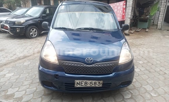 Sayi Na hannu Toyota Yaris Blue Mota in Douala a Ƙasar Kamaru