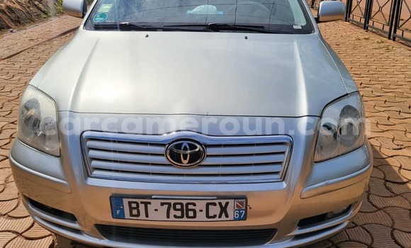 Sayi Na hannu Toyota Avensis Azurfa Mota in Yaounde a Babban Kamaru