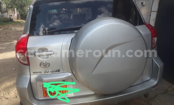 Sayi Na hannu Toyota RAV4 Azurfa Mota in Douala a Ƙasar Kamaru Sayi Na hannu Toyota RAV4 Azurfa Mota in Douala a Ƙasar Kamaru