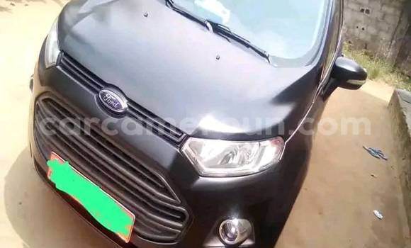 Sayi Na hannu Ford Escape Black Mota in Douala a Ƙasar Kamaru