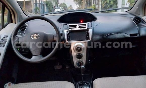 Sayi Na hannu Toyota Yaris Red Mota in Douala a Ƙasar Kamaru Sayi Na hannu Toyota Yaris Red Mota in Douala a Ƙasar Kamaru