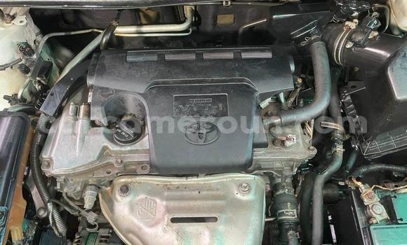 Sayi Na hannu Toyota RAV4 White Mota in Douala a Ƙasar Kamaru Sayi Na hannu Toyota RAV4 White Mota in Douala a Ƙasar Kamaru