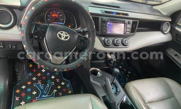 Sayi Na hannu Toyota RAV4 White Mota in Douala a Ƙasar Kamaru Sayi Na hannu Toyota RAV4 White Mota in Douala a Ƙasar Kamaru