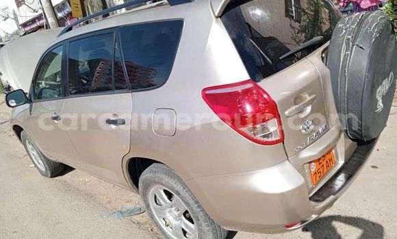 Sayi Na hannu Toyota RAV4 Sauran Mota in Douala a Ƙasar Kamaru Sayi Na hannu Toyota RAV4 Sauran Mota in Douala a Ƙasar Kamaru