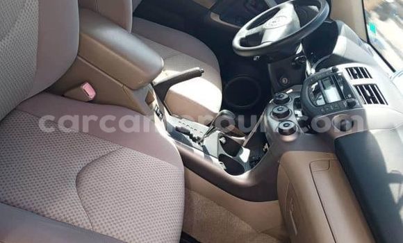 Sayi Na hannu Toyota RAV4 Sauran Mota in Douala a Ƙasar Kamaru Sayi Na hannu Toyota RAV4 Sauran Mota in Douala a Ƙasar Kamaru
