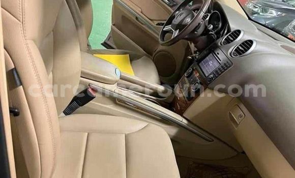 Sayi Na hannu Mercedes‒Benz ML–Class Sauran Mota in Douala a Ƙasar Kamaru Sayi Na hannu Mercedes‒Benz ML–Class Sauran Mota in Douala a Ƙasar Kamaru