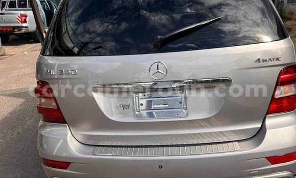 Sayi Na hannu Mercedes‒Benz ML–Class Sauran Mota in Douala a Ƙasar Kamaru Sayi Na hannu Mercedes‒Benz ML–Class Sauran Mota in Douala a Ƙasar Kamaru