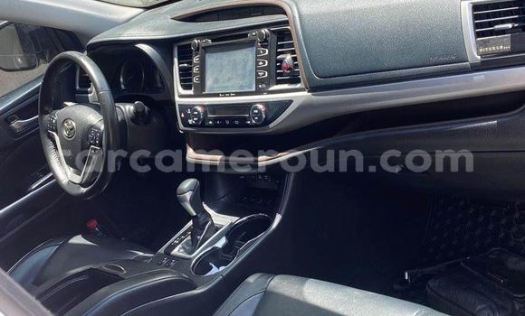 Sayi Na hannu Toyota Highlander White Mota in Douala a Ƙasar Kamaru Sayi Na hannu Toyota Highlander White Mota in Douala a Ƙasar Kamaru